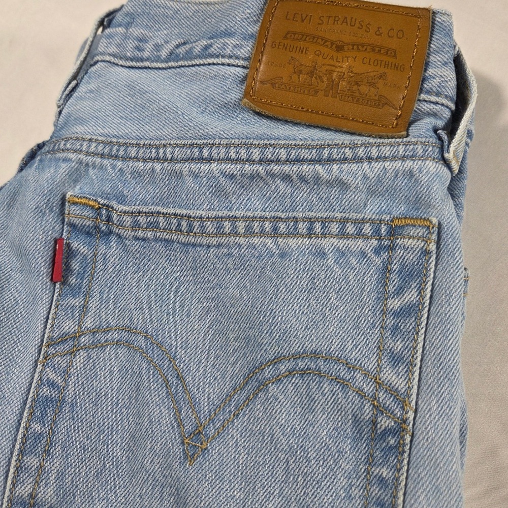 Levis Premium Wedgie Straight Jeans Light Wash Raw Hem Button Fly Size 29